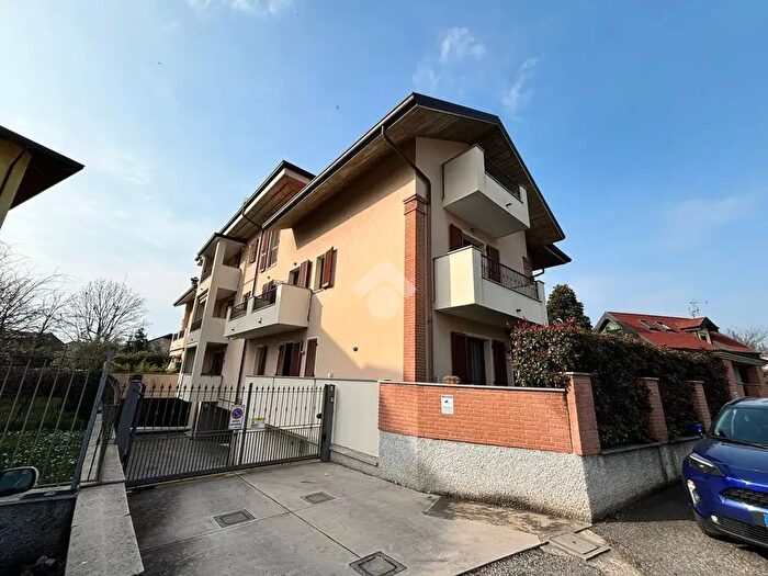 Appartamento trilocale in vendita in Via Magenta, Rho