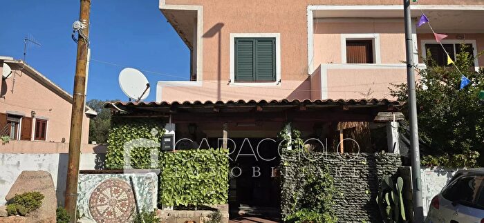 Appartamento trilocale in vendita in Padru