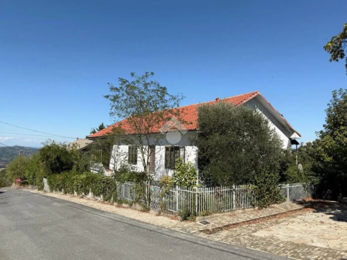 Casa con 6 locali in vendita in Via Roma, Castelletto DErro