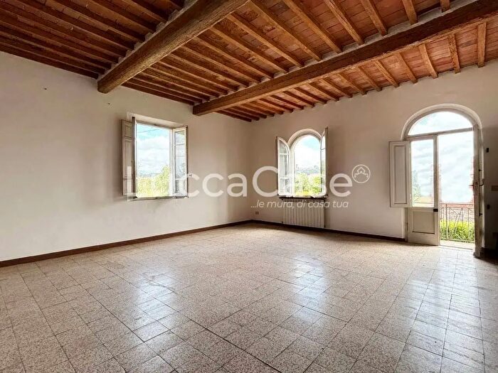 Casa con 8 locali in vendita in I Montecarlo, Montecarlo