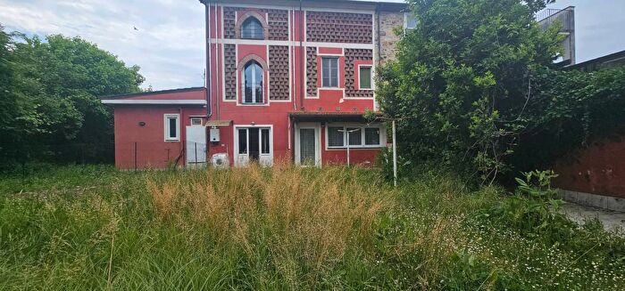 Casa con 5 locali in vendita in Via della Chiesa Lucca, Lucca