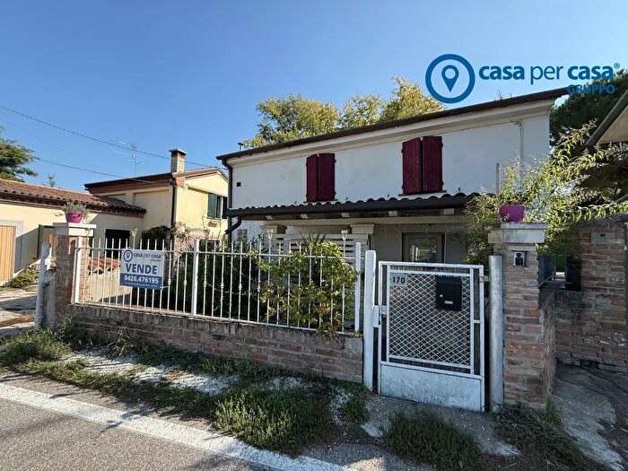 Casa trilocale in vendita in Villadose Via Turatti, Villadose