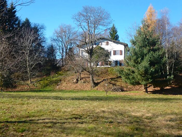 Casa con 15 locali in vendita in Massino Visconti