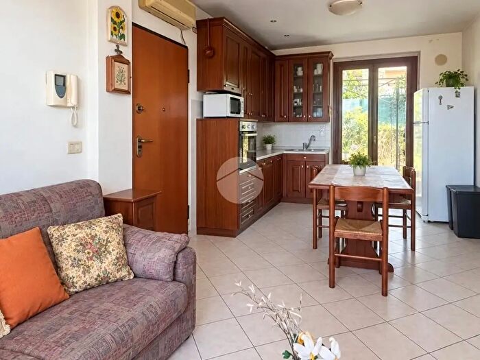 Appartamento quadrilocale in vendita in Via Isola di Arturo, Grottammare
