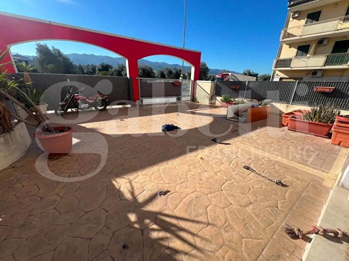 Appartamento con 5 locali in vendita in Via Antonio Madeo, CoriglianoRossano