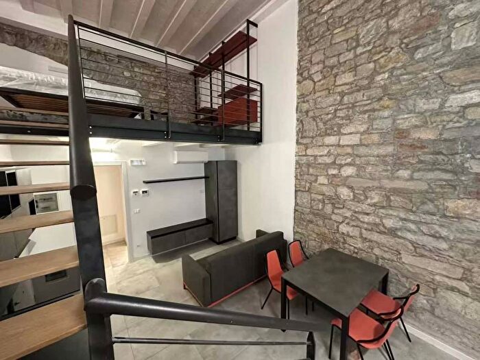 Appartamento bilocale in affitto in Via degli Artisti, Città Vecchia, Trieste