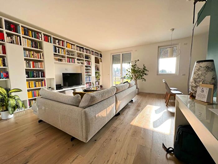 Casa con 6 locali in vendita in Villa Guardia