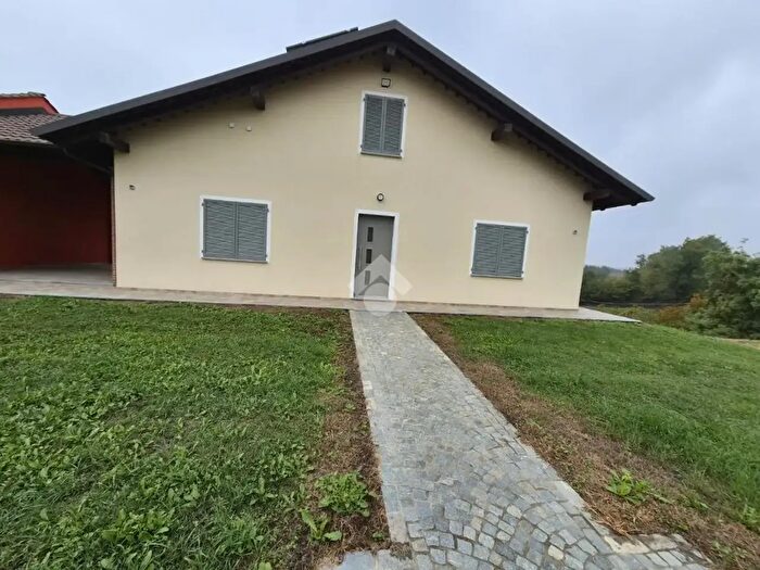 Casa con 5 locali in affitto in Via Camillo Riccio, Roatto
