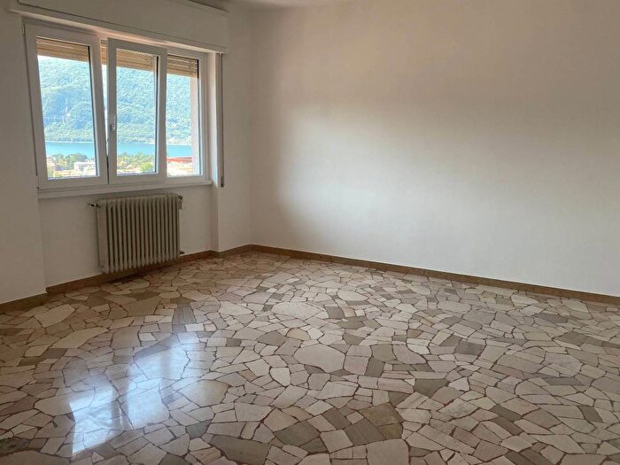 Appartamento bilocale in affitto in Via Aldo Moro, Centro, Mandello del Lario