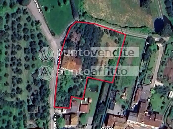 Casa con 9 locali in vendita in Capannori
