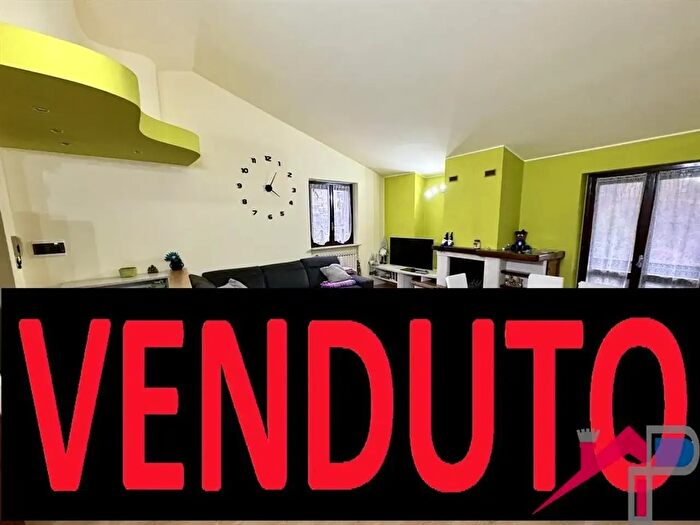 Appartamento trilocale in vendita in Torre De Busi