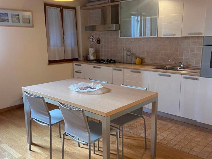 Appartamento con 5 locali in affitto in via Cappuccini, Centro, Osimo