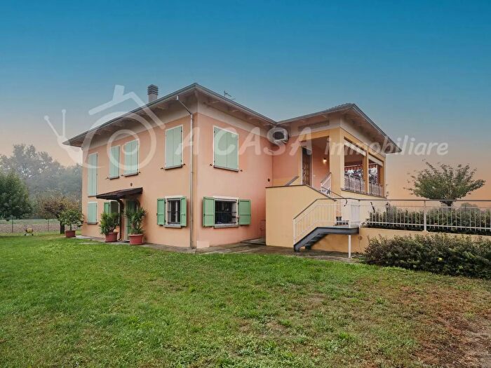 Casa con 9 locali in vendita in Strada Cinta Fossa a, Roccabianca