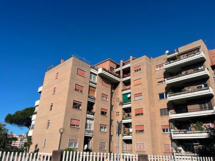 Appartamento trilocale in vendita in Via Pasquale II Snc, Roma