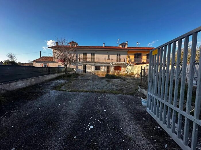 Casa con 8 locali in vendita in Via Padre Pio, Benevento