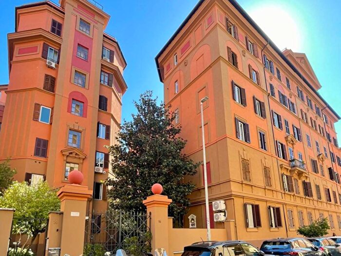 Appartamento con 5 locali in affitto in Via Massaciuccoli, Africano Villa Chigi, Roma