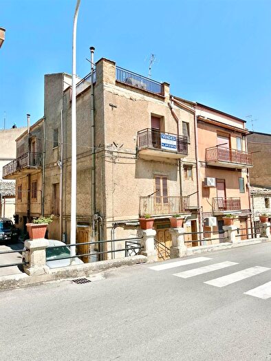 Appartamento trilocale in vendita in Campofiorito