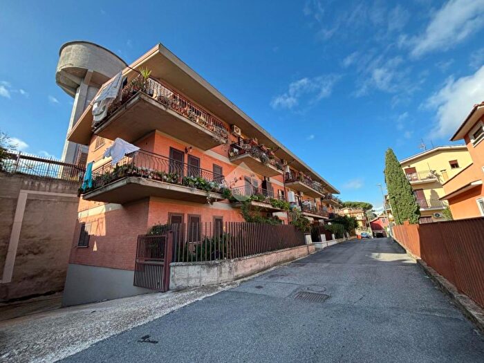 Appartamento trilocale in vendita in Via Marcello Guidi, Castelnuovo Di Porto