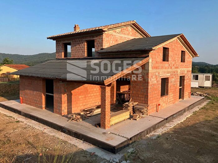 Casa con 8 locali in vendita in Via di Val dAmbra, Bucine