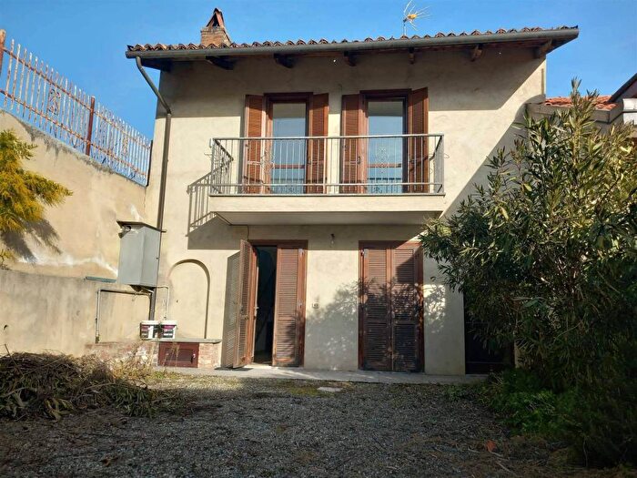 Casa quadrilocale in affitto in Via Regina Margherita, Centro, Albugnano