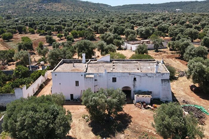 Casa con 12 locali in vendita in Ostuni