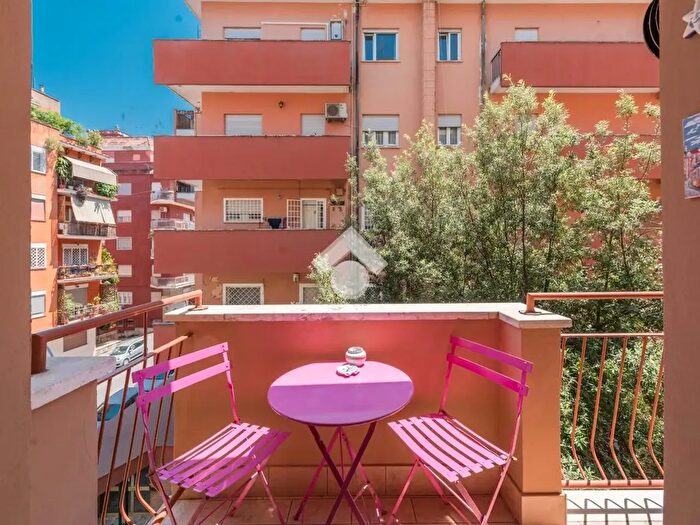 Appartamento bilocale in vendita in Via Vegezio, Roma