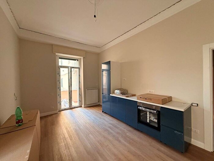Appartamento trilocale in affitto in Via Francesco Solimena, Vomero, Napoli