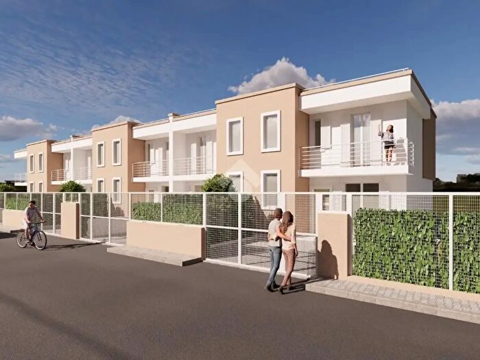 Casa con 7 locali in vendita in Via Benvenuto Cellini, Mesagne