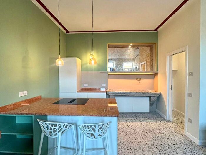 Appartamento trilocale in affitto in Piazza Damiano Chiesa, Centro Storico Santa Maria, Rovereto