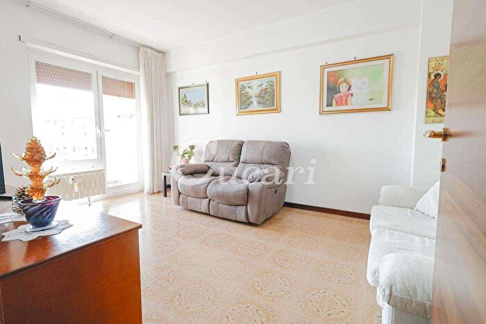 Appartamento trilocale in vendita in Via Francesco Pellegrini, Roma