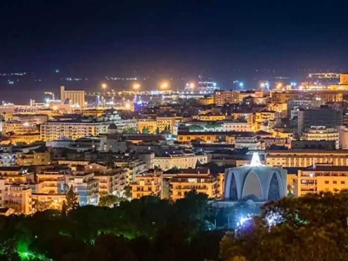 Appartamento con 6 locali in vendita in Via Sidney Costantino Sonnino, Cagliari