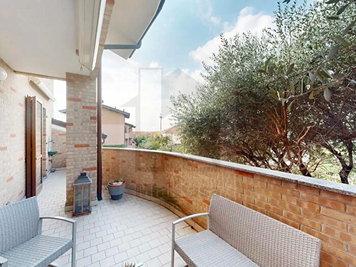 Appartamento quadrilocale in vendita in Viale Giornate, Caronno Pertusella