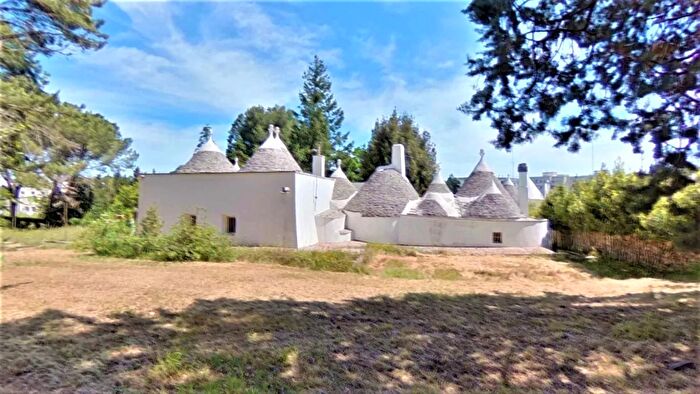 Casa con 8 locali in vendita in Martina Franca