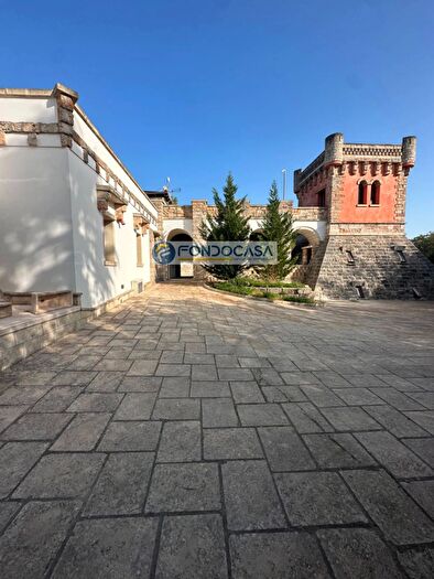 Casa con 12 locali in vendita in Via Padula, Sogliano Cavour