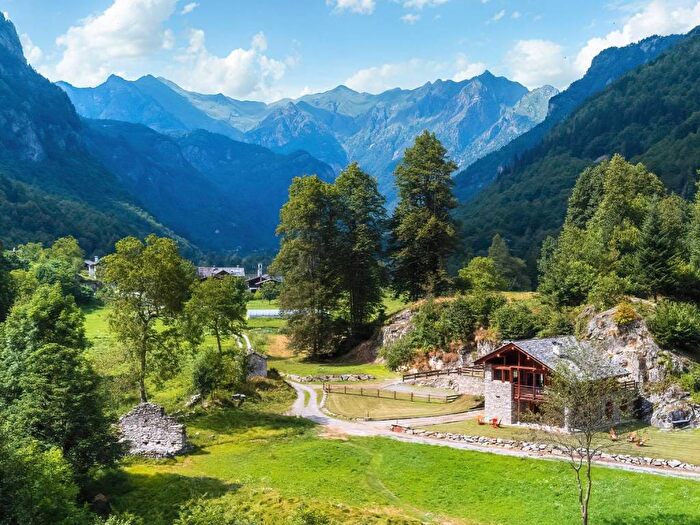 Casa trilocale in affitto in Via Vittone, Piode
