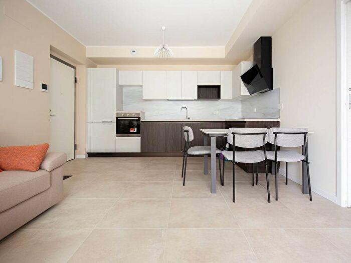 Appartamento trilocale in affitto in Via Giovanni Amadeo, Saronno