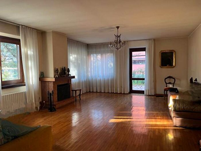 Casa con 6 locali in vendita in Via Valeriana, Sondrio