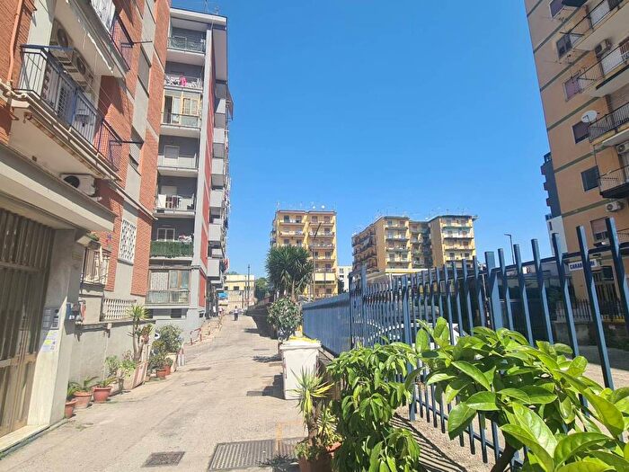 Appartamento trilocale in affitto in Via della Stadera, Zona Industriale Marina, Napoli