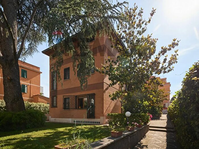 Casa quadrilocale in vendita in Via del Grano, Roma
