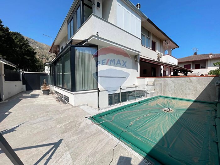 Casa con 5 locali in vendita in Viale della Regione Siciliana Nord Ovest, Palermo