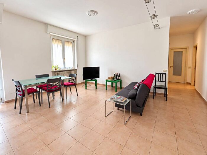 Appartamento trilocale in affitto in Via Antonio Fogazzaro, Montenero, Milano