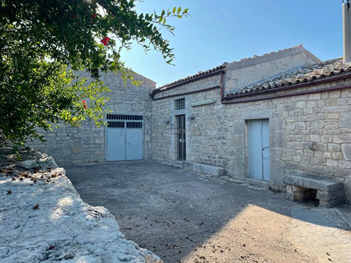 Casa quadrilocale in vendita in Via Comunale Passo Gatta Cozzo Lupi, Modica