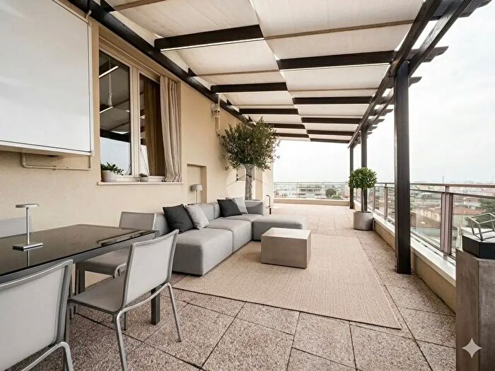 Appartamento trilocale in vendita in Viale Regina Elena, Rimini