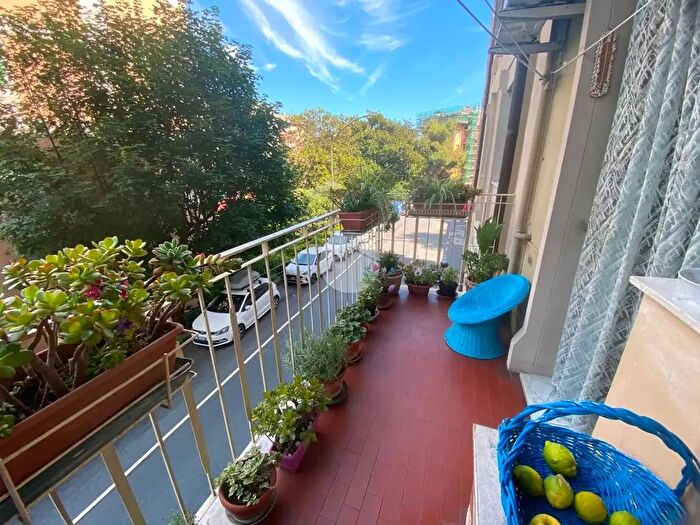 Appartamento trilocale in vendita in Via delle Ginestre, Genova