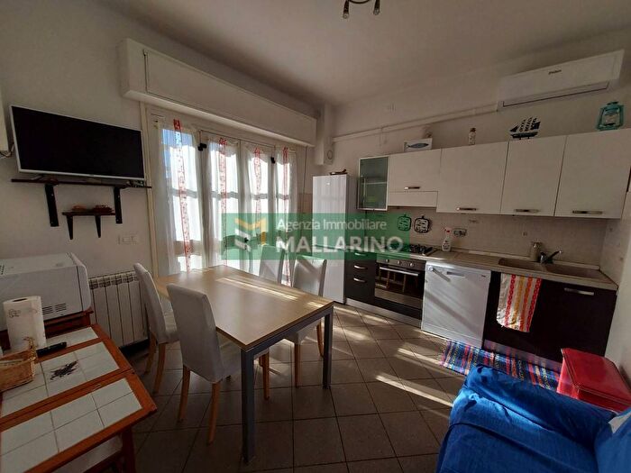 Appartamento trilocale in affitto in Strada degli Orti, Varigotti, Finale Ligure