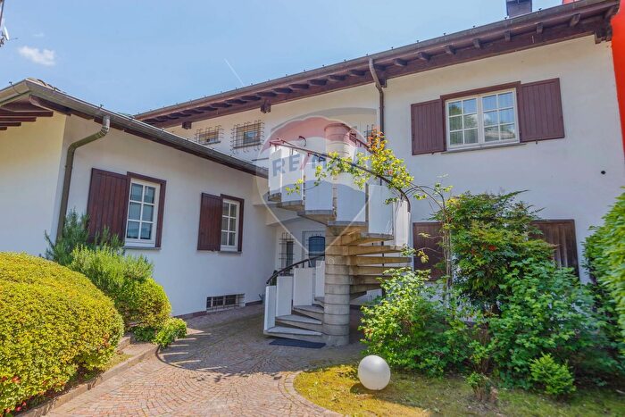 Appartamento con 8 locali in vendita in Omegna