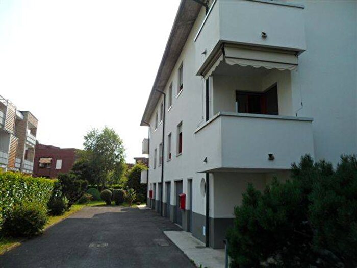 Appartamento quadrilocale in affitto in Zona Industriale, Biassono