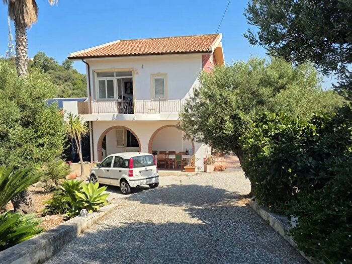 Casa con 6 locali in vendita in Via Salita Monte Trino Snc, Milazzo