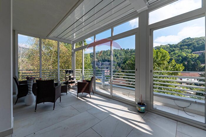 Casa con 6 locali in vendita in Via Salita dei Cappuccini, Como