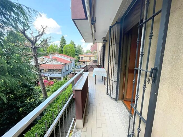 Appartamento quadrilocale in vendita in Via Monte Pasubio, Saronno